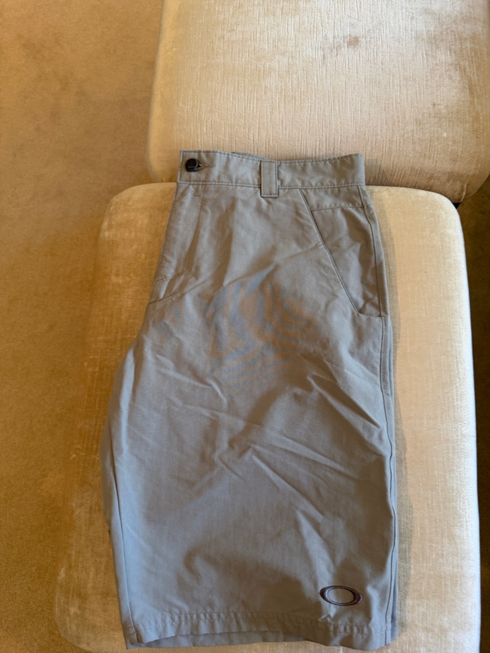 Oakley Men's light Gray Performance Shorts , great for Golf